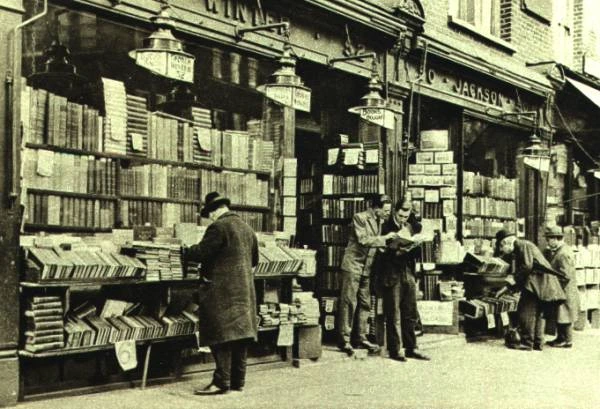 librería de viejo en plena calle