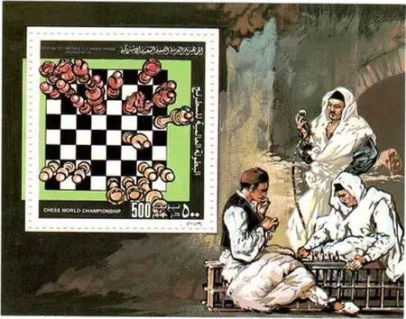 Hoja bloque de Libia dedicada al Campeonato Mundial de Ajedrez, con un tablero y piezas de ajedrez junto a una escena tradicional libia.