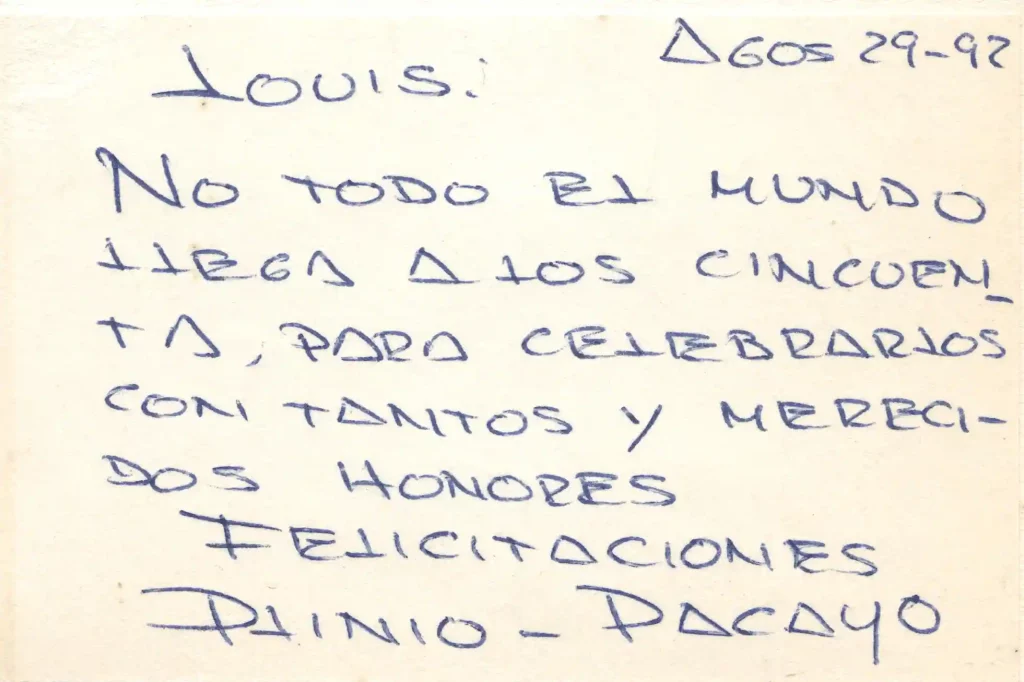 Dedicatoria manuscrita en tinta azul sobre la página de cortesía de un libro, fechada el 29 de agosto de 1992. Está dirigida a Louis y firmada por Plinio Apuleyo